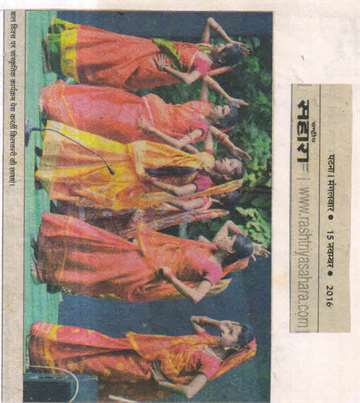 Rashtriya sahara 15 nov 2016 girls student of kilakri presenting a cultural programm on children day
